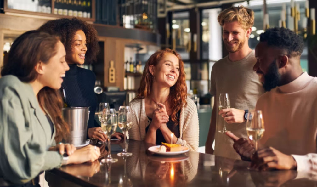 friends-at-bar